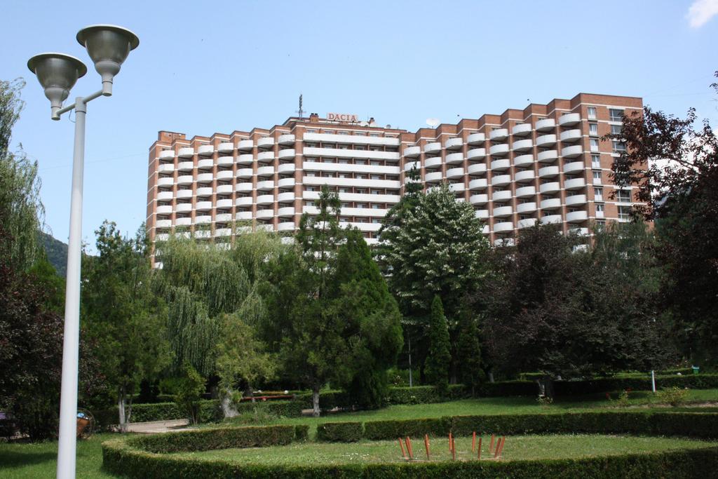 Отель Dacia Бэиле-Еркулане Экстерьер фото