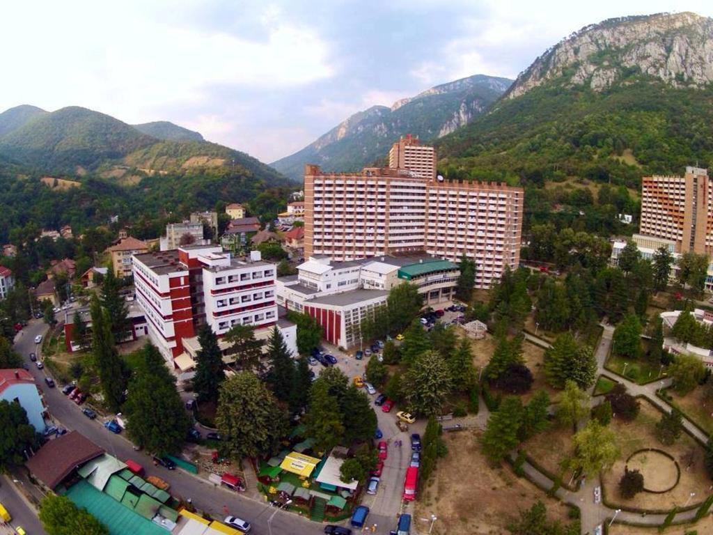 Отель Dacia Бэиле-Еркулане Экстерьер фото